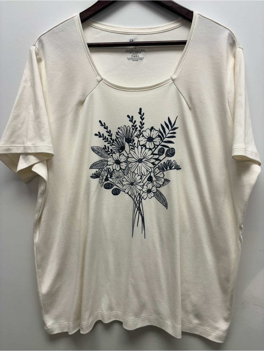 4 for $25 🤍 Penmans Plus Floral Graphic Tee 3X 🤍